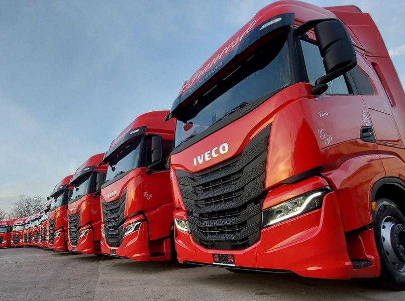 Consegnati i primi veicoli dei 30 IVECO S-Way acquistati dall'azienda di trasporti campana LTG