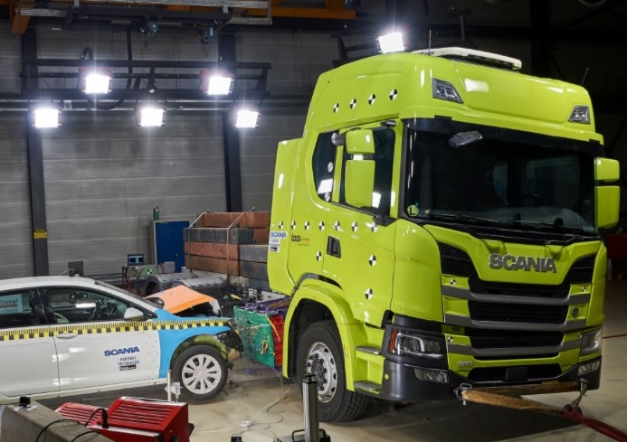 Crash test su un veicolo elettrico Scania: risultati sono incredibili!