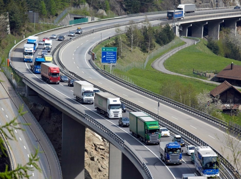 Svizzera, aumento della tassa sul traffico pesante per i veicoli euro IV e euro V