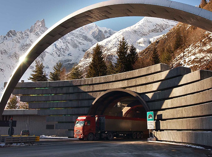 Aumentate le tariffe di pedaggio per il transito nei trafori del Monte Bianco e del Fréjus
