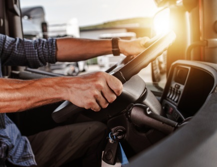Autoscuole, nuova proroga per i corsi ai camionisti che si svolgono in aule esterne