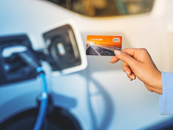 eMobility: DKV raddoppia la rete di ricarica elettrica e supera i 130k punti di accettazione