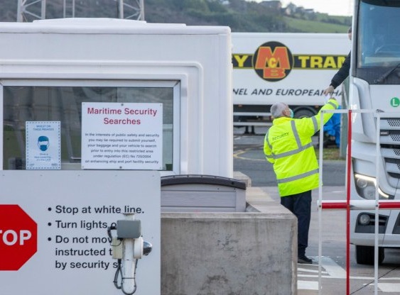 Brexit, doganieri minacciati: sospesa l'attività nei porti dell'Irlanda del Nord