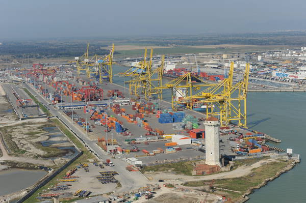Porto Livorno: ''sdoganamento a mare'' anche per merci rinfusa