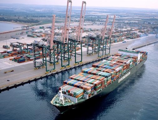 Porto Taranto, emanato il regolamento zona franca doganale