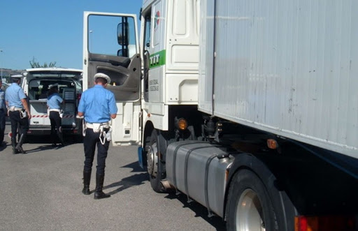 Sette giorni di controlli per i conducenti di camion e pullman