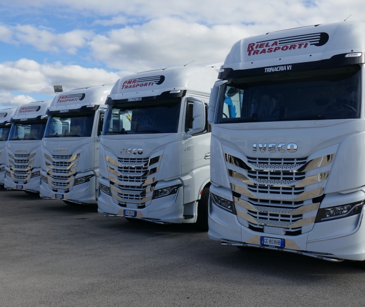 IVECO consegna cinque IVECO S-WAY alla società PNR Srl
