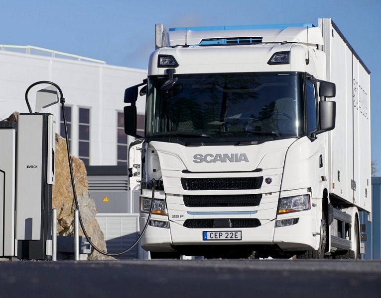 Scania Italia accelera la transizione verso la mobilità elettrica ed approda in Motus-E