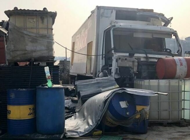 Torino, officina abusiva e discarica a cielo aperto nell'azienda di autotrasporti