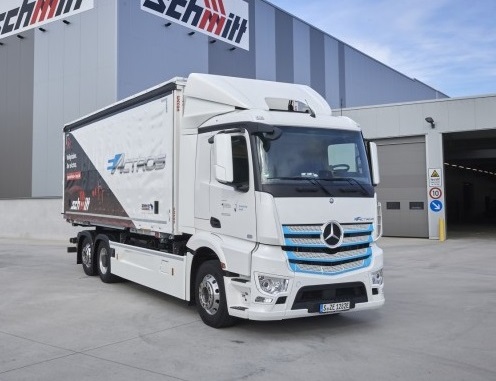 Il confronto in programma tra l'eActros Mercedes-Benz ed i filo-camion