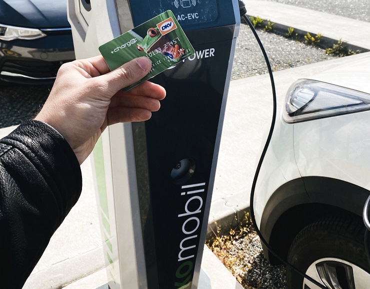 Mobilità elettrica in Italia: DKV espande la rete di ricarica insieme ad Ekomobil