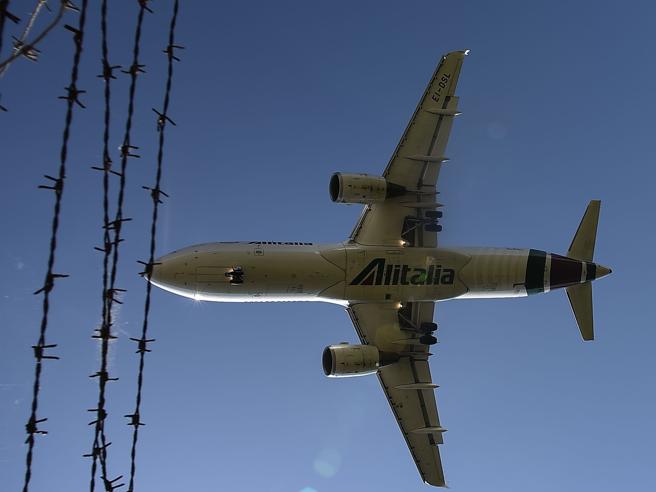 Nuova Alitalia, obiettivo decollo il 1° luglio: ma restano pochi giorni per un accordo