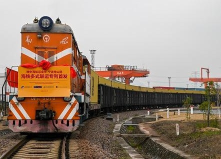 Partito treno merci Cina-Europa numero 1.000 del 2021