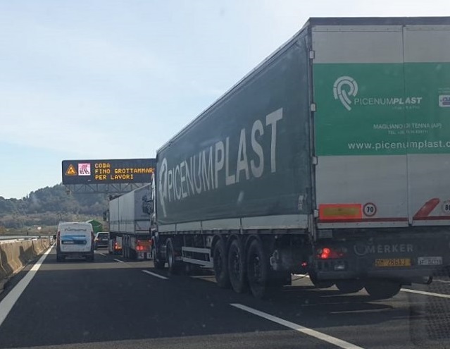 Cantieri in A14, gli autotrasportatori dicono basta