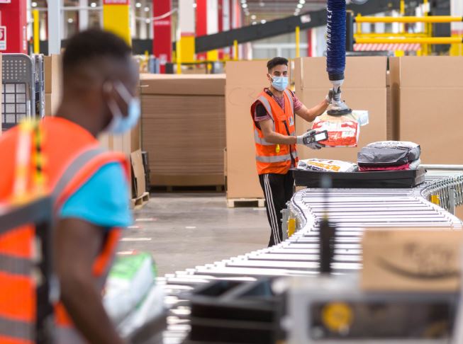 Amazon scommette sull’Italia: a Vercelli il Lab per innovare la logistica europea
