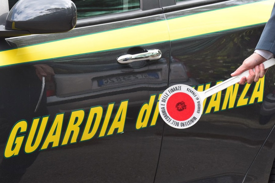 Truffa del gasolio da Napoli a Trieste: sequestrati beni per 59 milioni