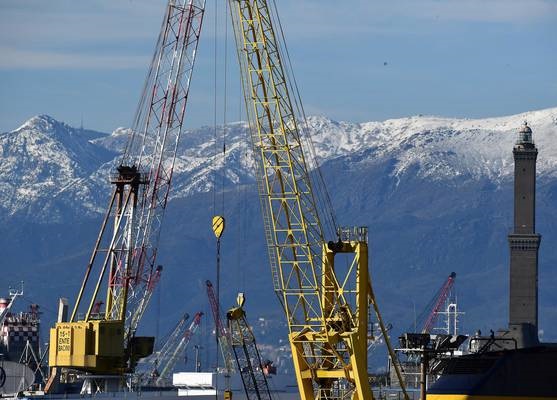Record di 260mila teu nei porti di Genova e Vado a maggio