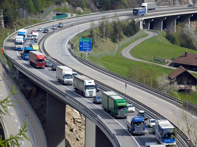 Svizzera, aumento dal 1 luglio 2021 della tassa sul traffico pesante