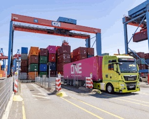 Iniziati i test sull'impiego di camion a guida autonoma nelle aree terminalistiche del porto di Amburgo