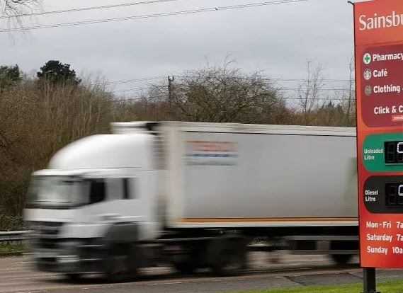 Gran Bretagna, bando ai camion che vanno a diesel dal 2040