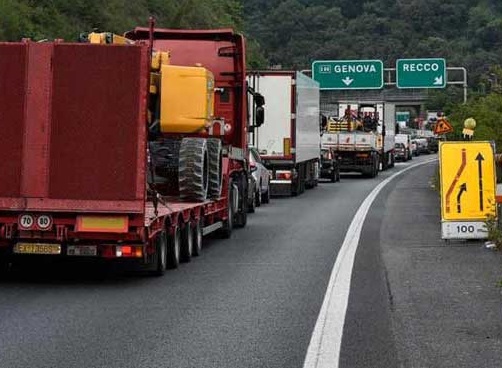 Esenzione dai pedaggi, la cancellazione parziale soddisfa a metà il popolo dei camionisti