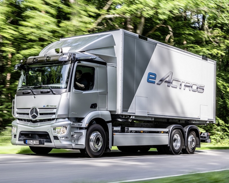 Un nuovo truck per una nuova era: Mercedes-Benz eActros festeggia l’anteprima mondiale