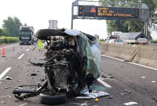 Modena Nord, incidente tra due camion e un'auto: cinque feriti