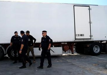 Faceva salire migranti su camion per A10, arrestato
