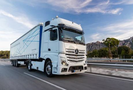 DAIMLER: il board approva la scissione di auto-van e truck-bus