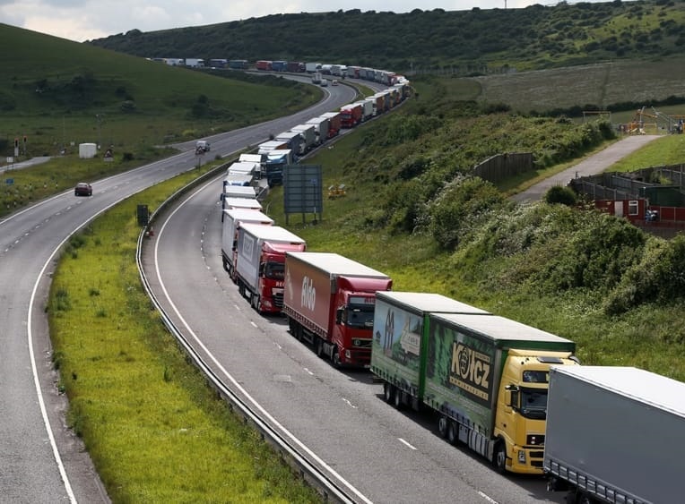 Trasporto merci, il 33 per cento dei transiti al casello A14 sono mezzi pesanti