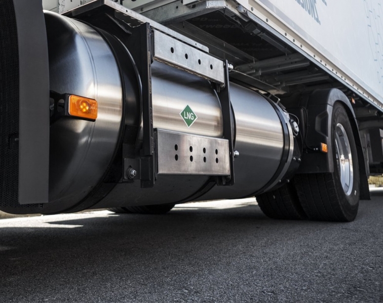 Camion: sale il gas, scende l’elettrico