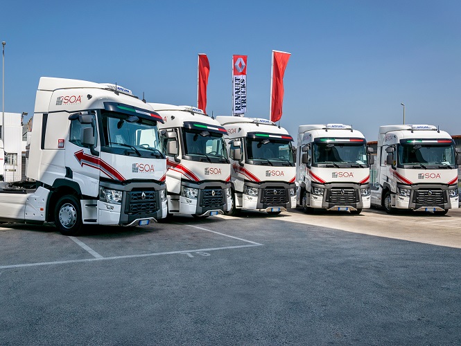 Renault Trucks: consegnati 5 T High all'azienda Soa Corporate