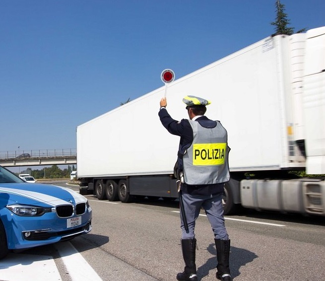 Ravenna, tachigrafo ''bugiardo'': maxi-multa di 18 mila euro a camionista sammarinese