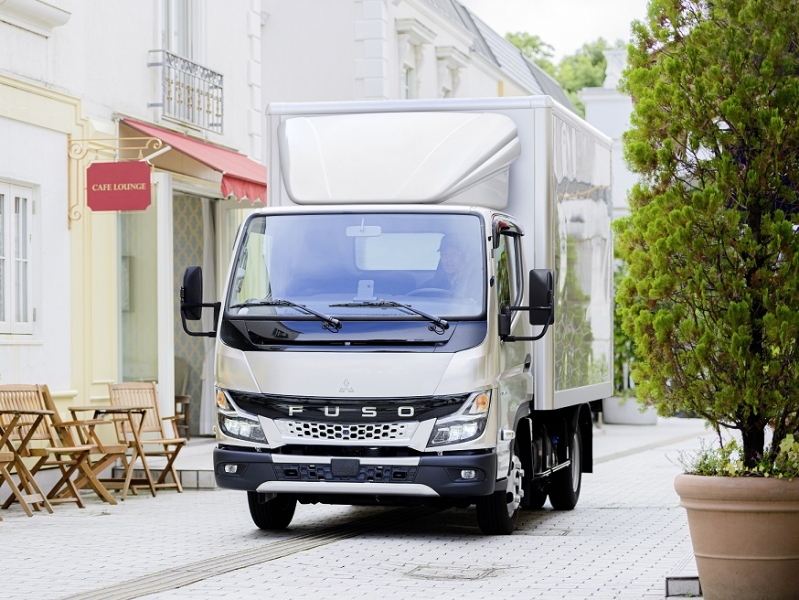 Avvio delle vendite del nuovo FUSO Canter in Europa