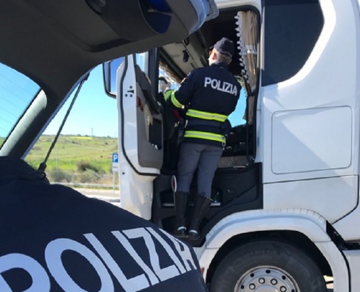 Estorsione e caporalato, 2 misure cautelari per responsabili azienda di autotrasporti