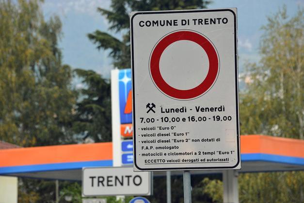 Trento, deroga ai divieti per i mezzi industriali diesel euro 3 che trasportano merci