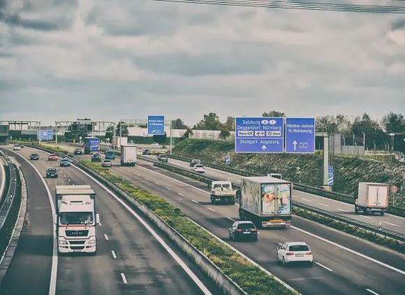 Le emissioni dei camion europei sono migliori dei limiti imposti dalla UE