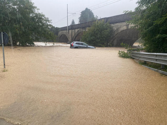 Maltempo: allerta in Liguria e Piemonte, frane e torrenti esondati