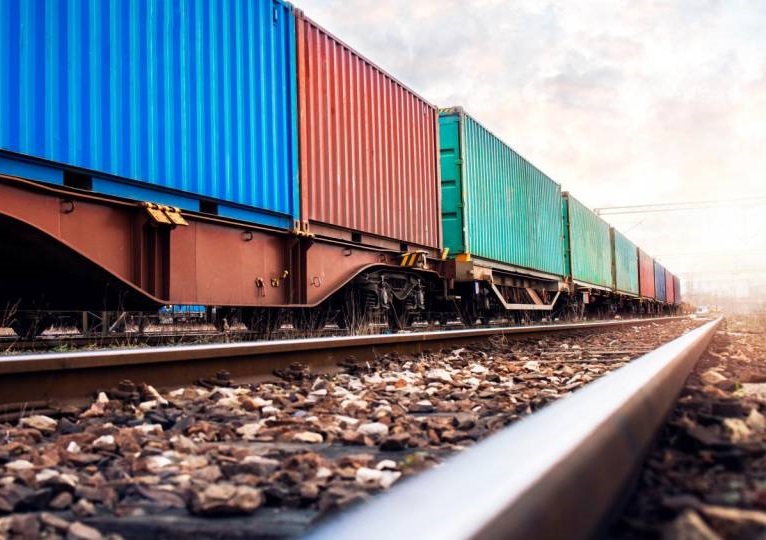 Autisti senza pass COVID, il treno merci rispedito in Svizzera