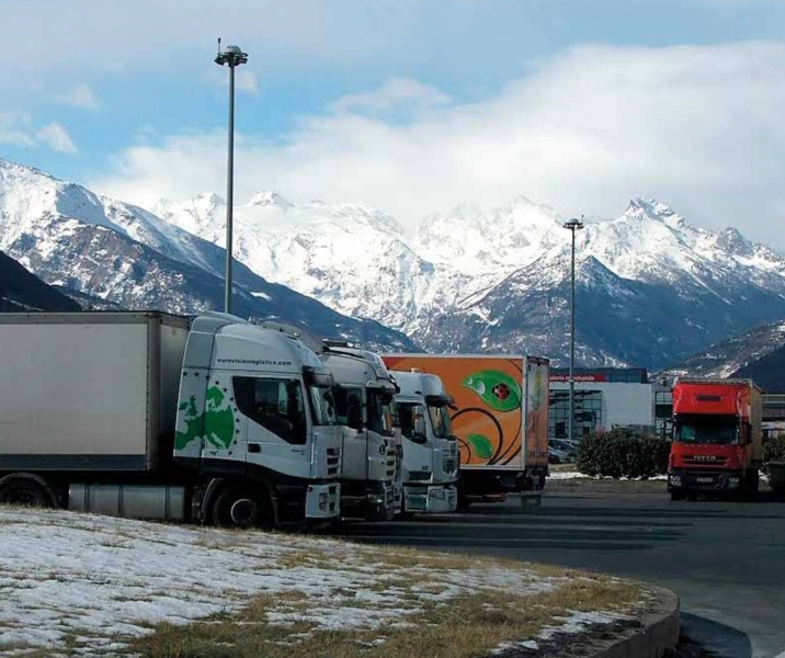 Aree di sosta camion: poche, senza servizi e pericolose