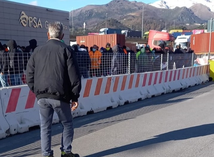Genova Pra', coda di 500 camion per entrare in porto