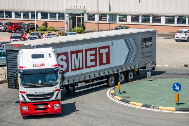 Camion da 18 metri: quanto sono manovrabili e che vantaggi apportano