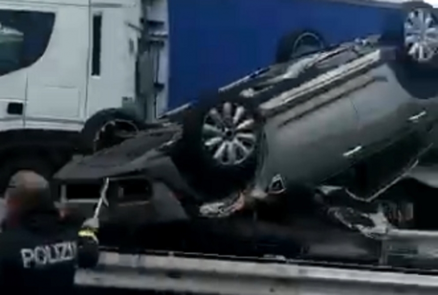 A10, grave incidente tra camion e auto