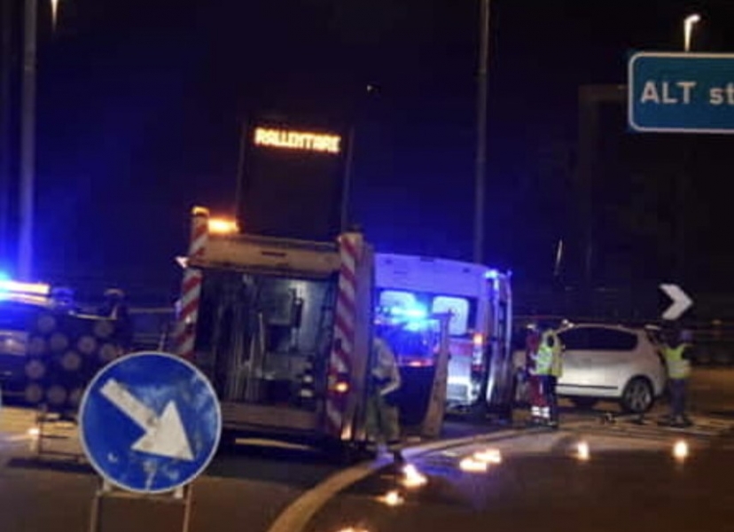 Milano, tir si ribalta in tangenziale: morto un uomo