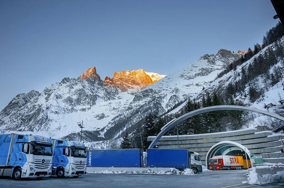 Traforo del Monte Bianco: chiusura in atto per i mezzi pesanti superiori alle 7.5t
