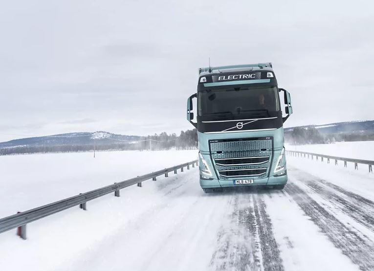 Volvo, testati i veicoli elettrici in condizioni invernali estreme