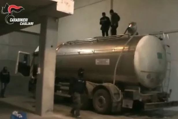 Cocaina e hashish nelle autobotti del vino piemontese: nove arrestati