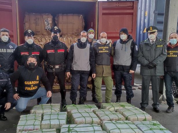 Maxi sequestro di cocaina purissima al porto di La Spezia