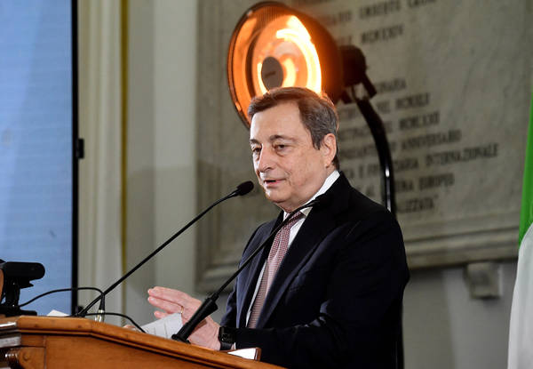 Draghi:''Grazie a porti come Genova si afferma la nostra industria''