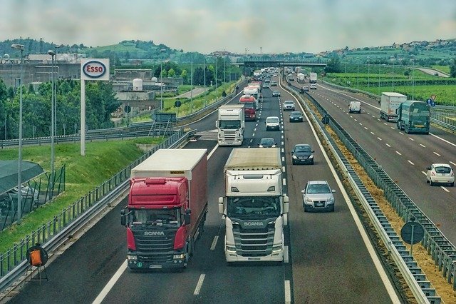 Caro gasolio: 8.600 euro in più all'anno per ogni camion